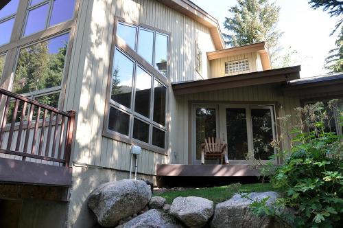 East Streamside Circle Holiday Home