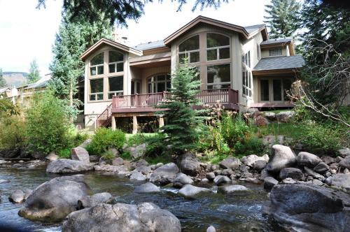 East Streamside Circle Holiday Home