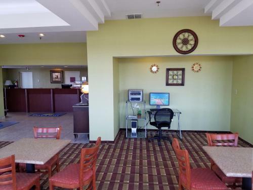 Hotel Days Inn Bradley Airport