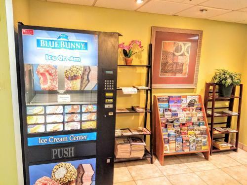 Hotel Days Inn Bradley Airport