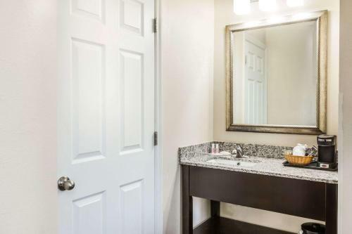 Hotel Baymont Inn & Suites Newark