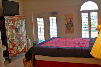 Pearl Of The Sea Luxury Bed & Breakfast