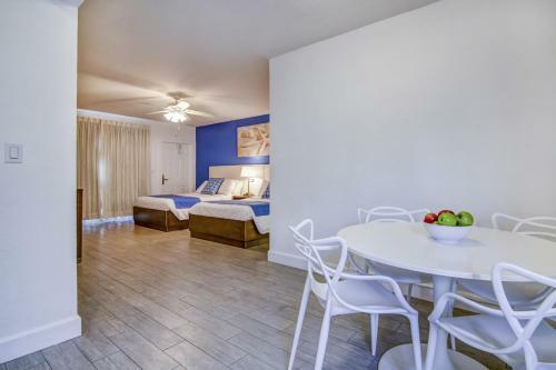 Hotel Blue Strawberry By The Sea