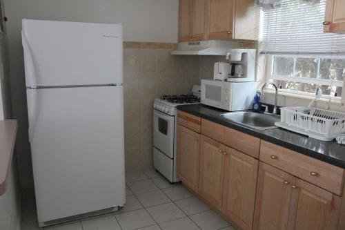Motel Breakaway Inn Guest House