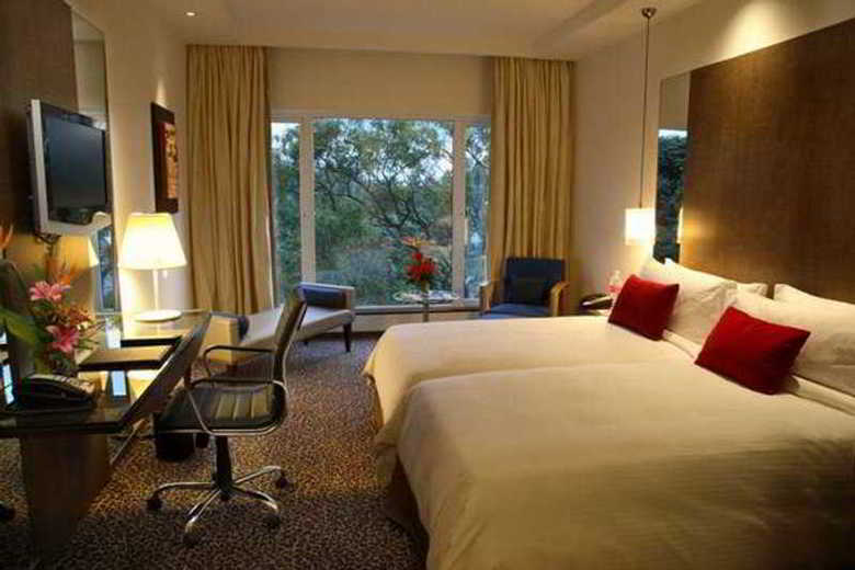 Hotel Savannah Sarovar Premiere