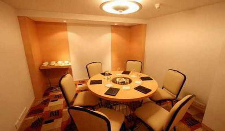 Hotel Savannah Sarovar Premiere