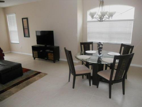 Ocean Village Golf Lodges 204