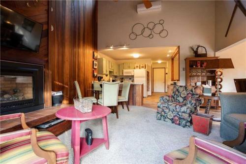Rebel Hollow Chalet