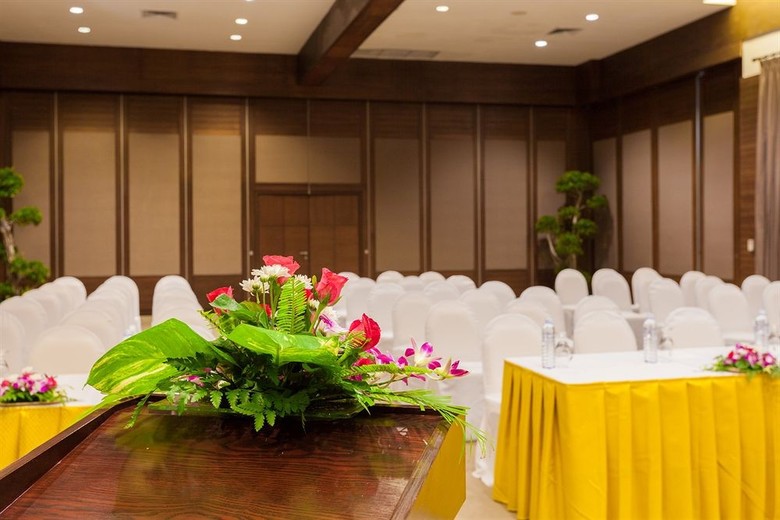 Hotel Alpina Phuket Nalina Resort & Spa