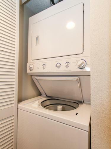 Apartamento Emerald Towers West 1003