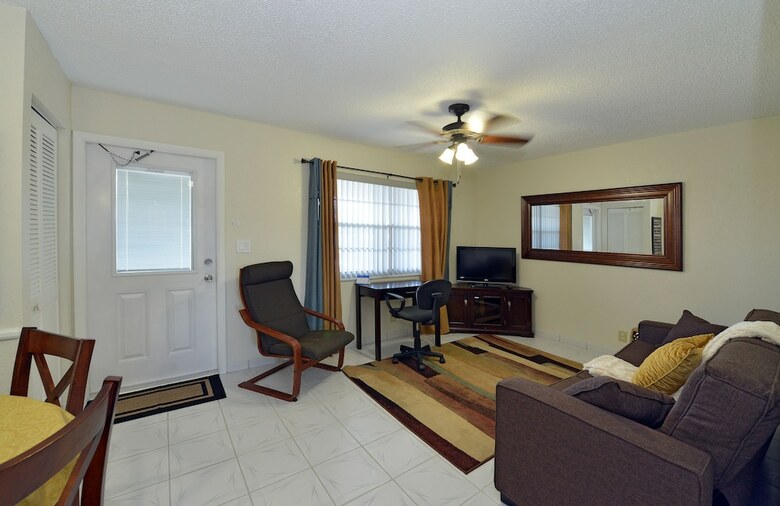 Apartamento Hollywood By The Sea Suites