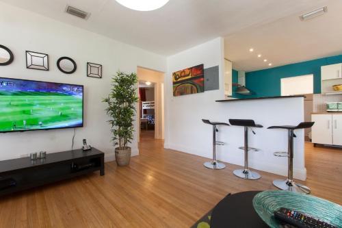Hollywood Holiday Home