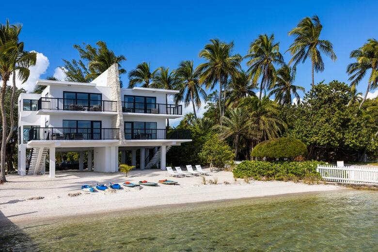 Hotel Pines & Palms Resort