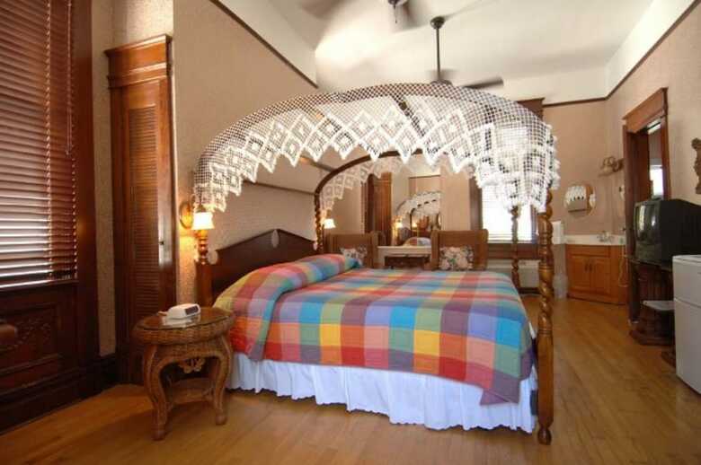 Bed & Breakfast Amsterdam's Curry Mansion Inn