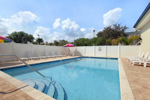Hotel Days Inn And Suites Lakeland