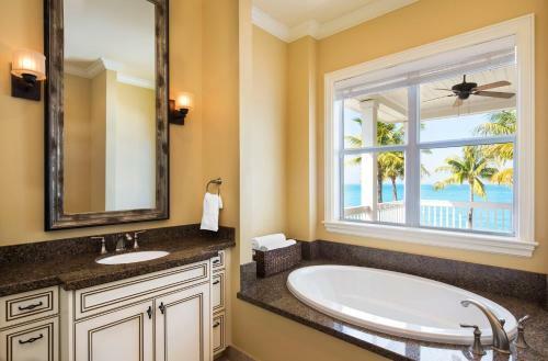 Hotel Sunset Key Cottages, A Luxury Collection Resort, Key West