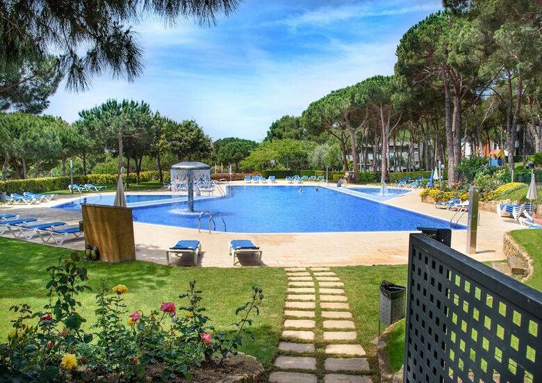Ciutat De Palol Aparthotel