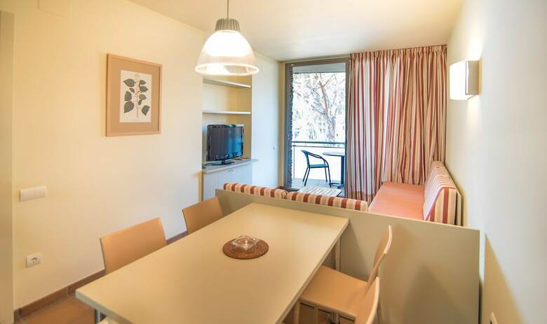 Ciutat De Palol Aparthotel