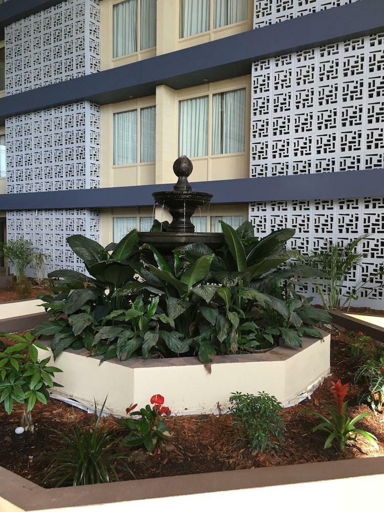 Hotel Ramada Airport Conference Center