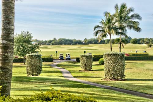 Apartamentos Solterra Golf Condo At The Lely Resort