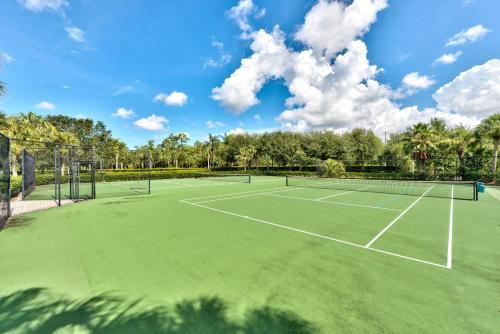Apartamentos Vicenza Golf Condo At The Lely Resort