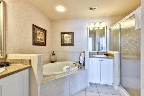 Apartamentos Vicenza Golf Condo At The Lely Resort