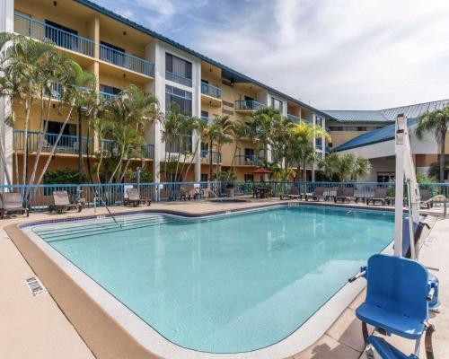 Hotel Comfort Inn & Executive Suites Naples