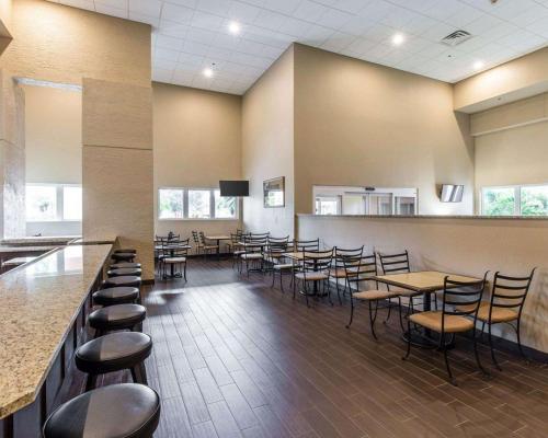 Hotel Comfort Inn & Executive Suites Naples