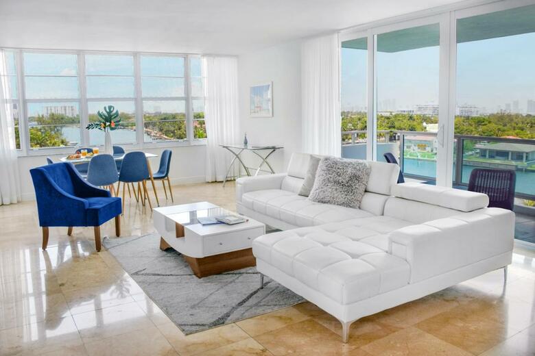 Apartamentos Seacoast Suites