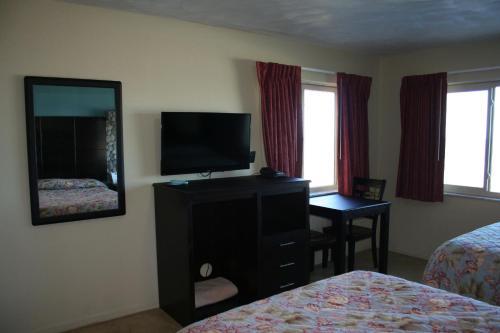 Driftwood Beach Motel