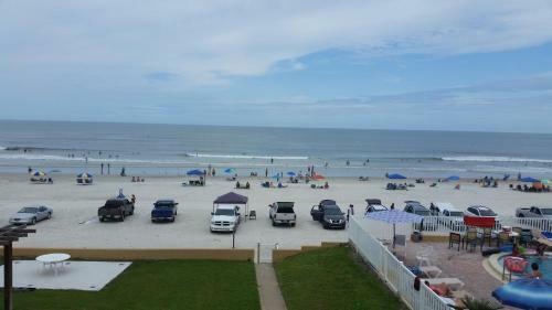 Driftwood Beach Motel