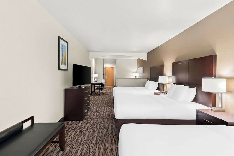Hotel Comfort Suites Portland Airport