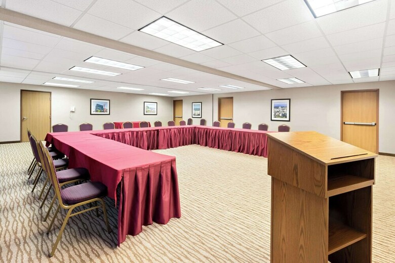 Hotel Comfort Suites Portland Airport