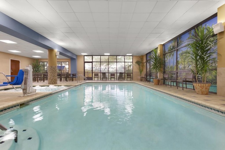Hotel Embassy Suites International Airport