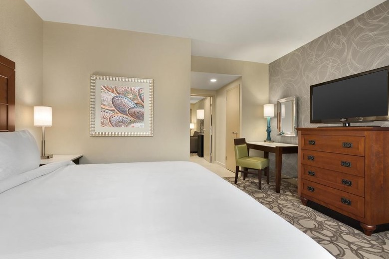 Hotel Embassy Suites International Airport