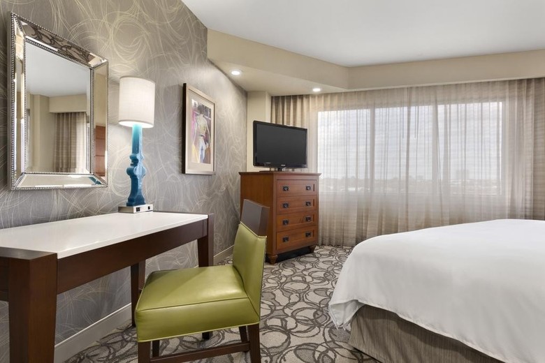 Hotel Embassy Suites International Airport