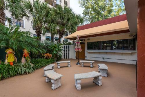 Hotel La Costa Beach Club