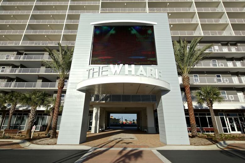 Aparthotel Laketown Wharf By Resort Collection