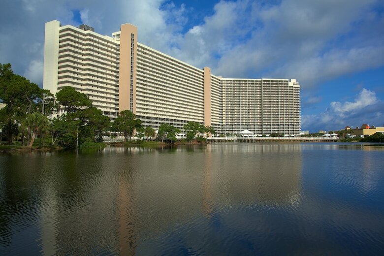 Aparthotel Laketown Wharf By Resort Collection