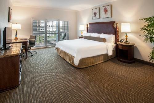 Hotel Beachcomber Resort & Villas