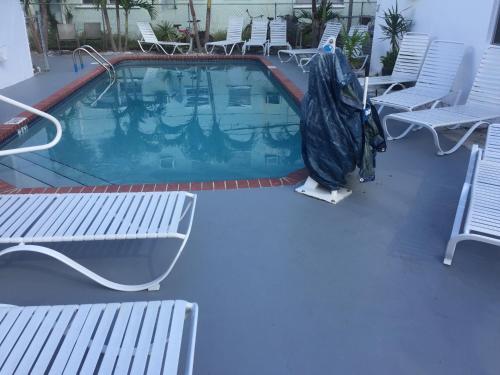 Pelican By The Sea Motel