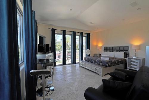 Deluxe Studios And Apartments At The Shelborne