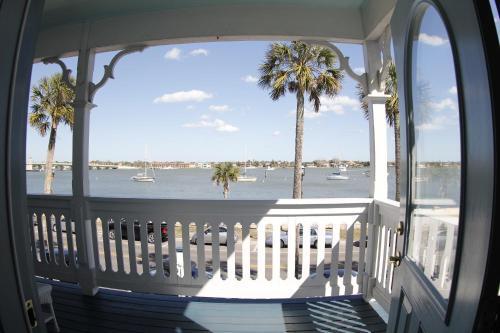 Bayfront Westcott House Bed & Breakfast