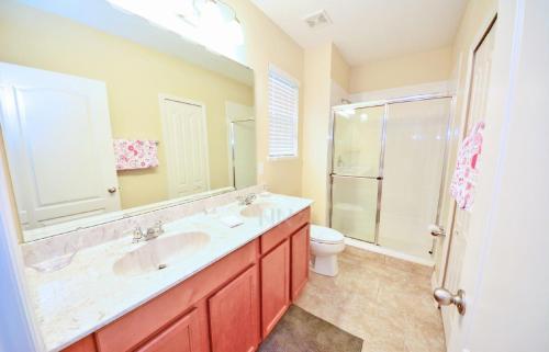 Five Bedrooms, Four Bathroom Home 10cp14