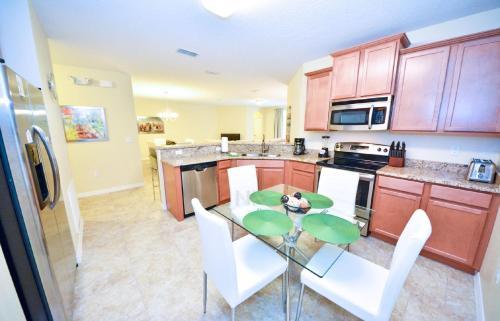 Five Bedrooms, Four Bathroom Home 10cp14