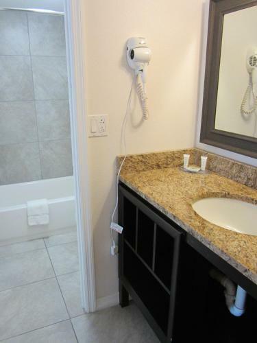 Hotel Lantern Inn & Suites - Sarasota