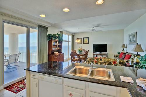 Hotel Sterling Reef Beach Resort