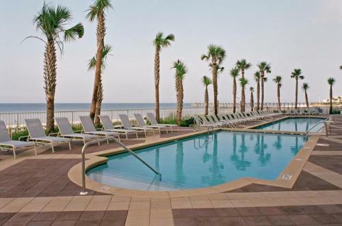 Hotel Sterling Reef Beach Resort