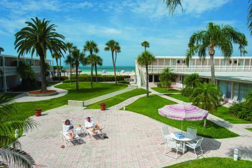 Hotel Sandcastle Resort At Lido Beach