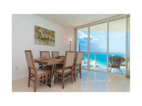 Apartamentos La Perla Condominium On The Beach